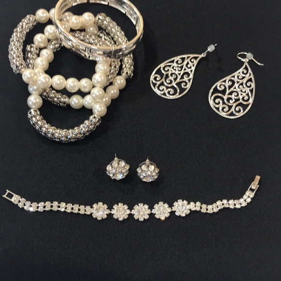 Bundle of Fashion Jewelry - Picture 5 of 8